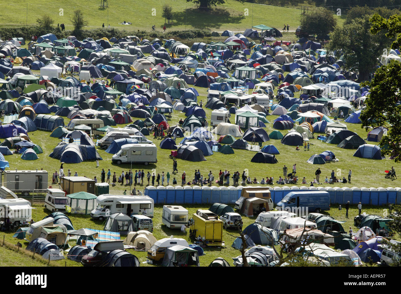 Camper coda per il blocco doccia in un campeggio al Big Chill musica e arts festival presso il castello di Eastnor Herefordshire UK Foto Stock