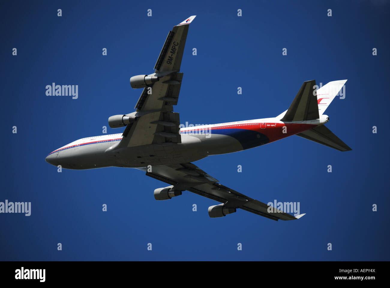 Malaysian Airlines Boeing 747-400 aeromobili in fase di decollo dall'aeroporto di Heathrow, Middlesex, England, Regno Unito Foto Stock