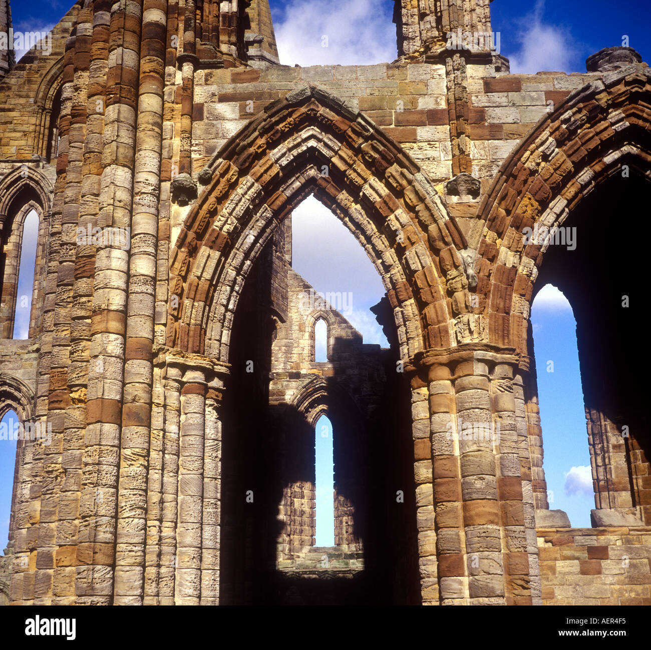 Le rovine di Whitby Abbey fondata in ANNUNCIO 657 in North Yorkshire, Inghilterra Foto Stock