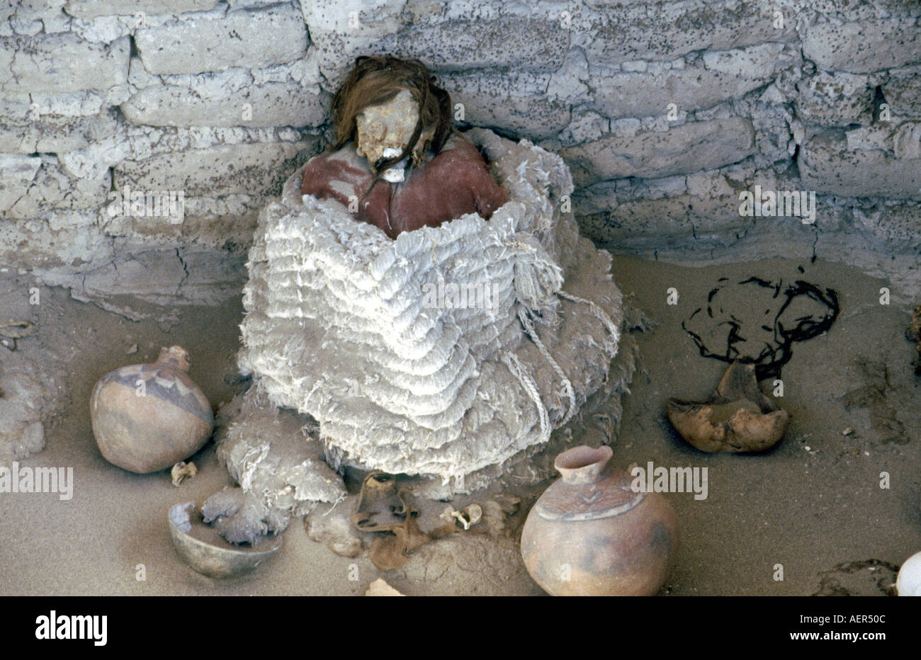 Mummificato resti umani presso il cimitero di Chauchilla Nazca Perù Sud America Foto Stock