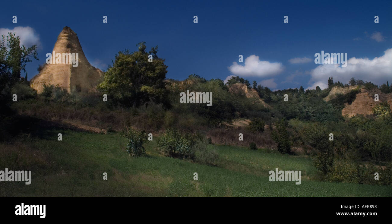 Toscana Italia piramidale a balze formazione di roccia nei pressi di Piantravigne nel Valdarno Toscana Italia colore Foto Stock