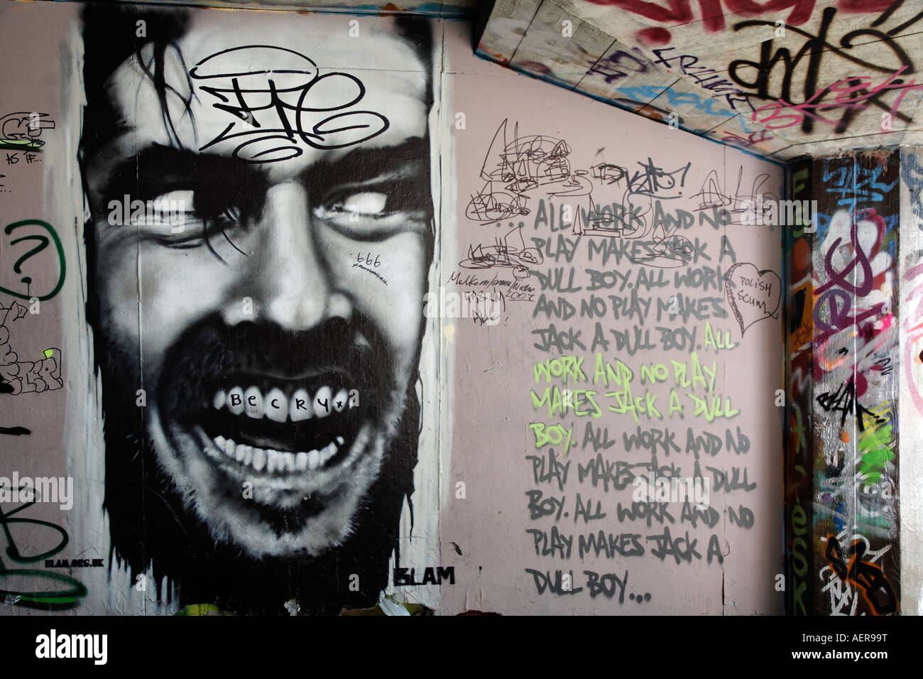 Il luminoso Graffiti Skateboard Center South Bank di Londra UK Europa Foto Stock