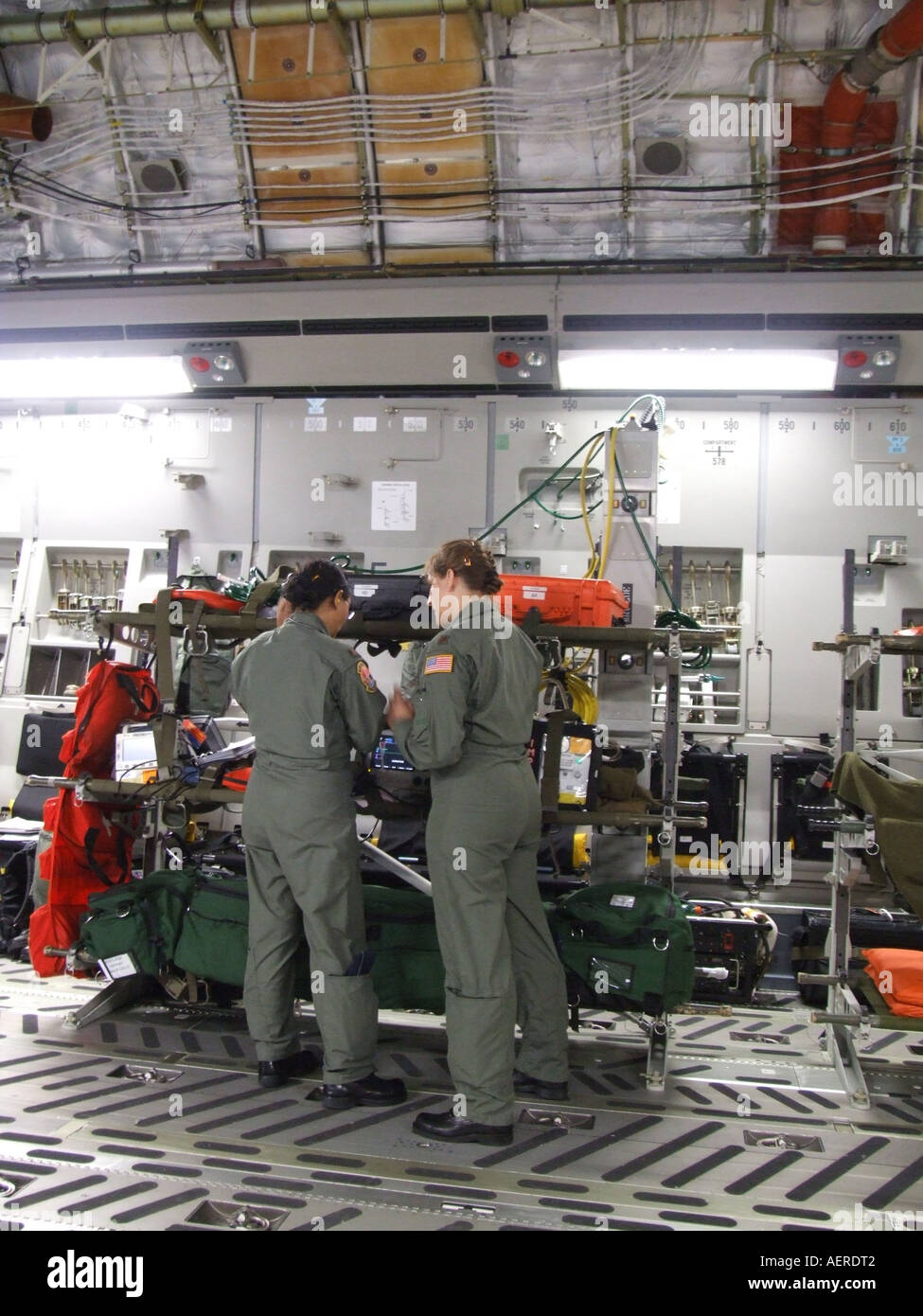 Interno del C130 aerei militari su asfalto a McGuire United States Air Force Base, New Jersey, STATI UNITI D'AMERICA Foto Stock