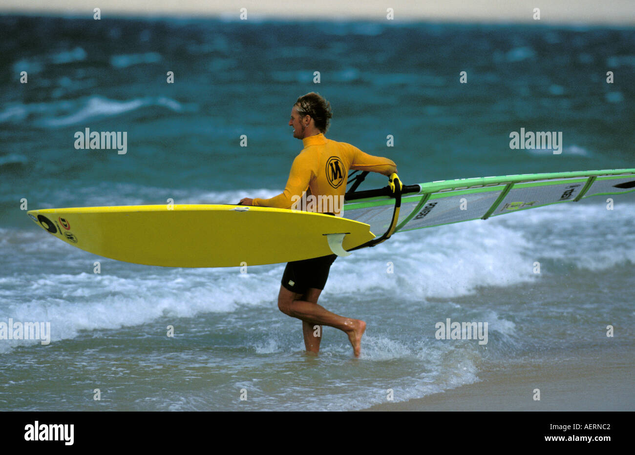 Windsurf Tarifa beachstart prima di 4 sequenza di immagini Foto Stock