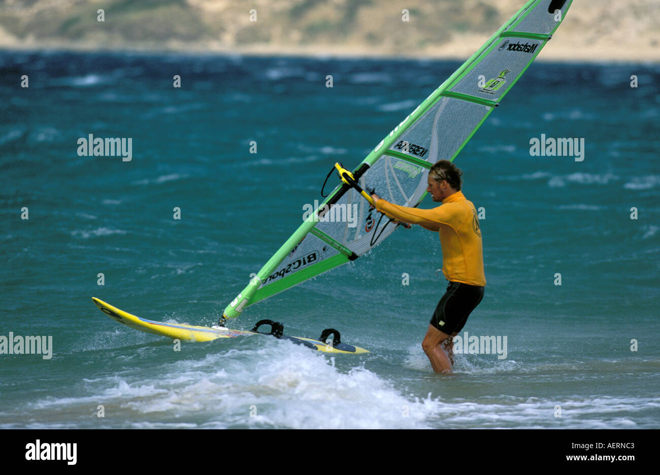 Windsurf Tarifa beachstart 2a di 4 sequenza di immagini Foto Stock