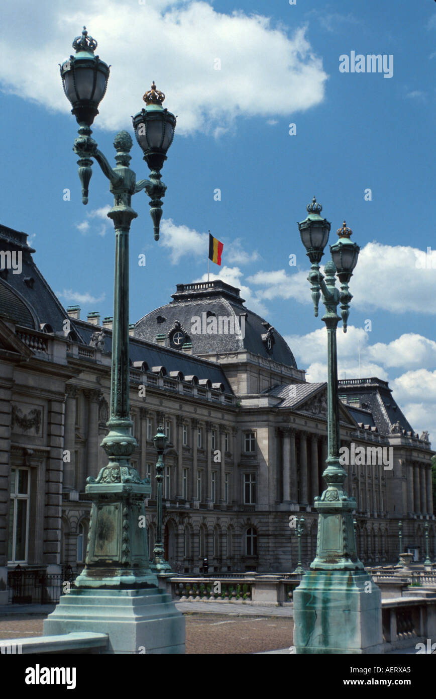 Belgio,Belgio,Ovest,Europa del Nord,Europa,Europa,Unione europea,UE,UE,Bruxelles,Palais Royal,palazzo,bandiera,residenza del re,edificio,architettura Foto Stock