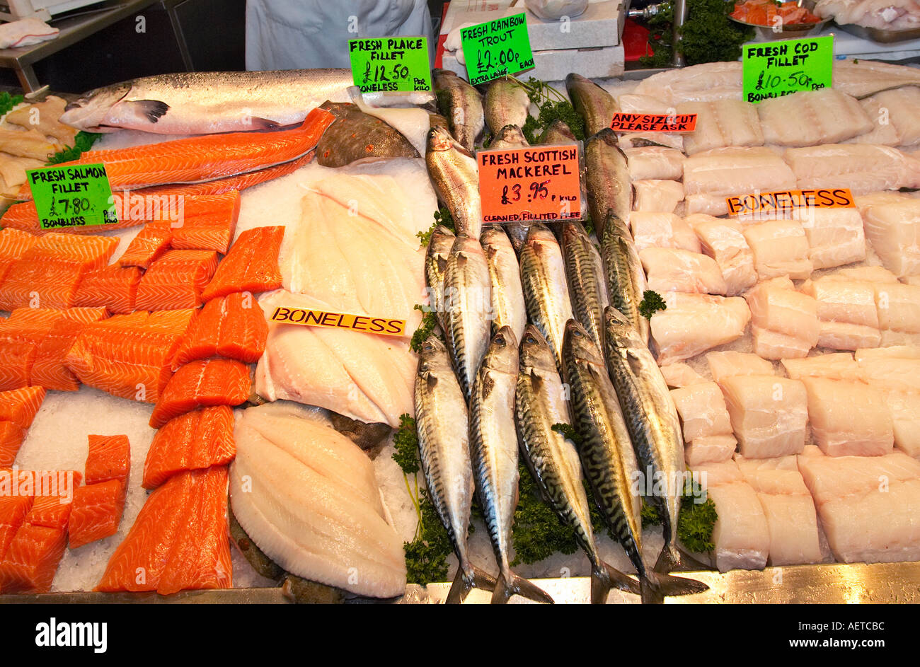 Pressione di stallo di mercato la vendita di pesce fresco England Regno Unito Foto Stock
