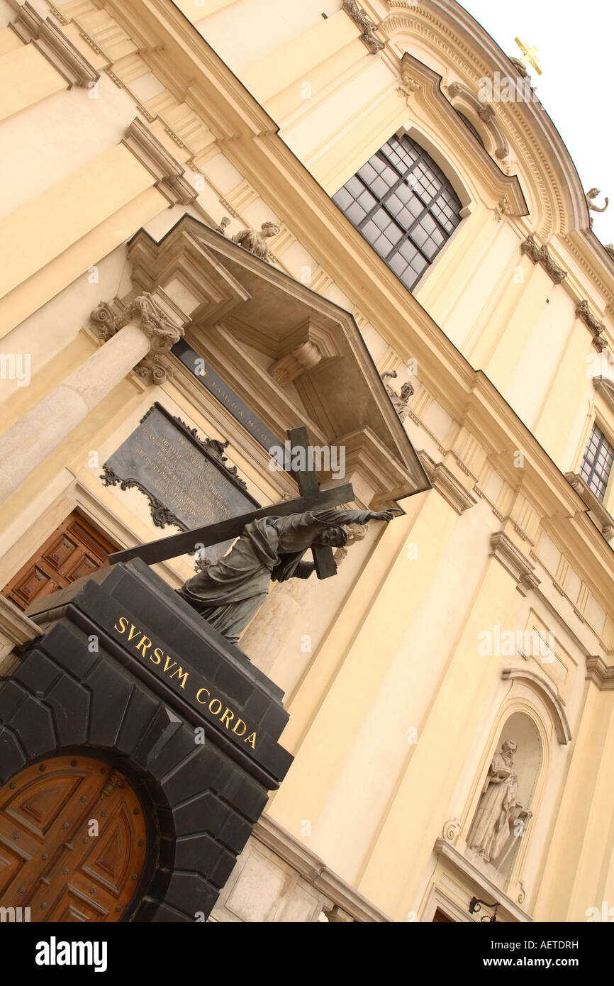 Varsavia Polonia la barocca chiesa di Santa Croce è su Ul Krakowskie Przedmiescie Foto Stock