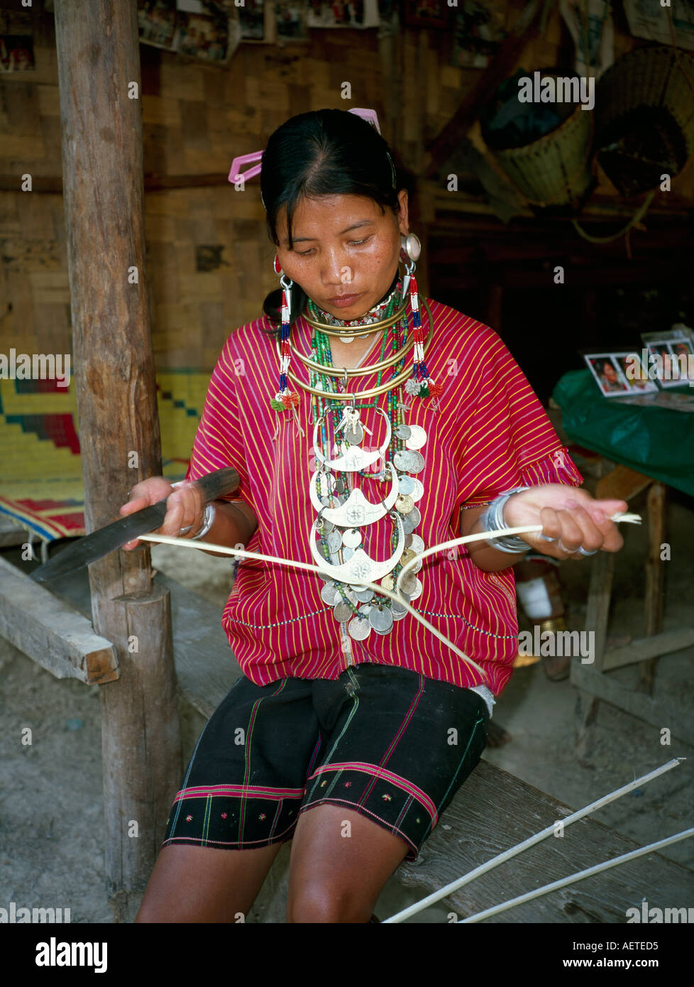 Thailandia Mae Hong Son Nai area Soi Kai ya Longear birmano tribù Karen rifugiati donna del villaggio Foto Stock