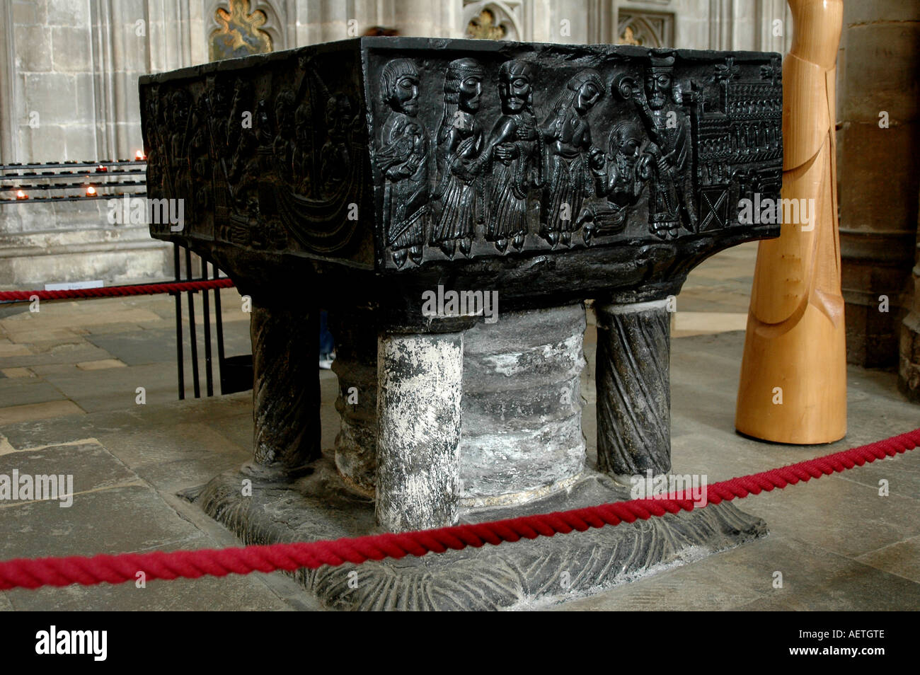 La Cattedrale di Winchester Font Foto Stock