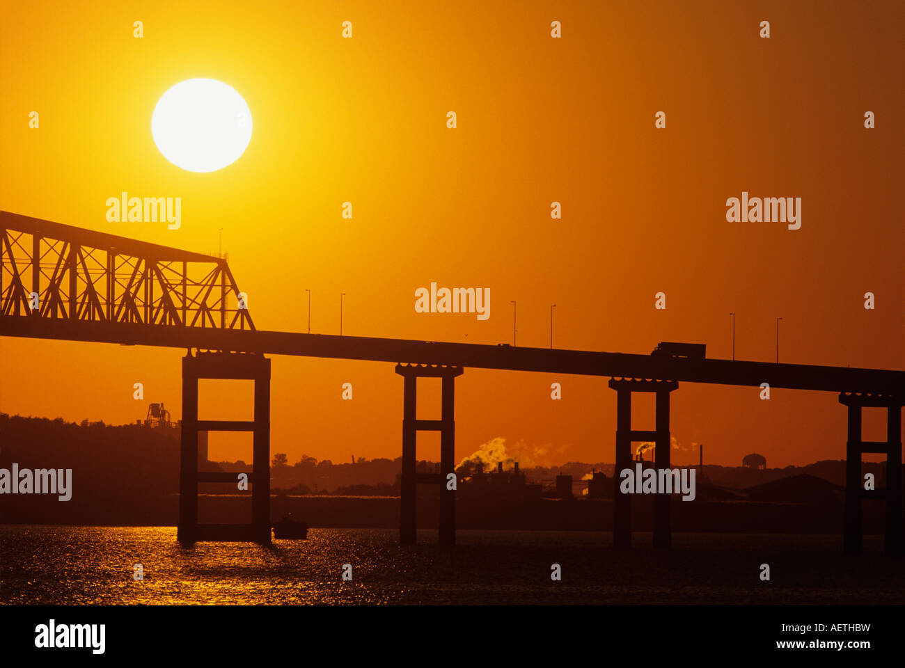 Stati Uniti Maryland tramonto dietro la Francis Scott Key Bridge lungo Baltimore Beltway Foto Stock