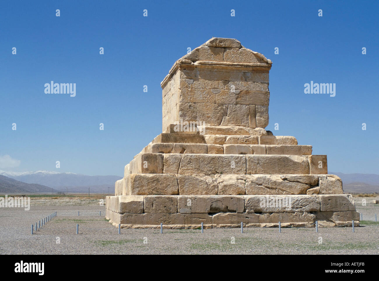 Achaemenian tomba di Ciro II 559 530 BC sulla pianura Murghab restaurata da Alessandro Magno nel 324 A.C. Pasargadae iran medio oriente Foto Stock