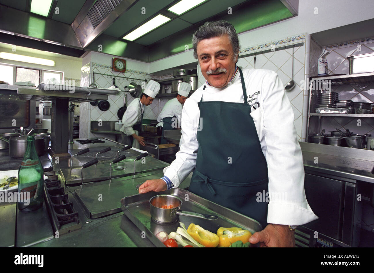 Lo chef Alfonso Iaccarino nella sua cucina Don Alfonso Ristorante Sant Agata  sui Due Golfi Campania Italia Foto stock - Alamy