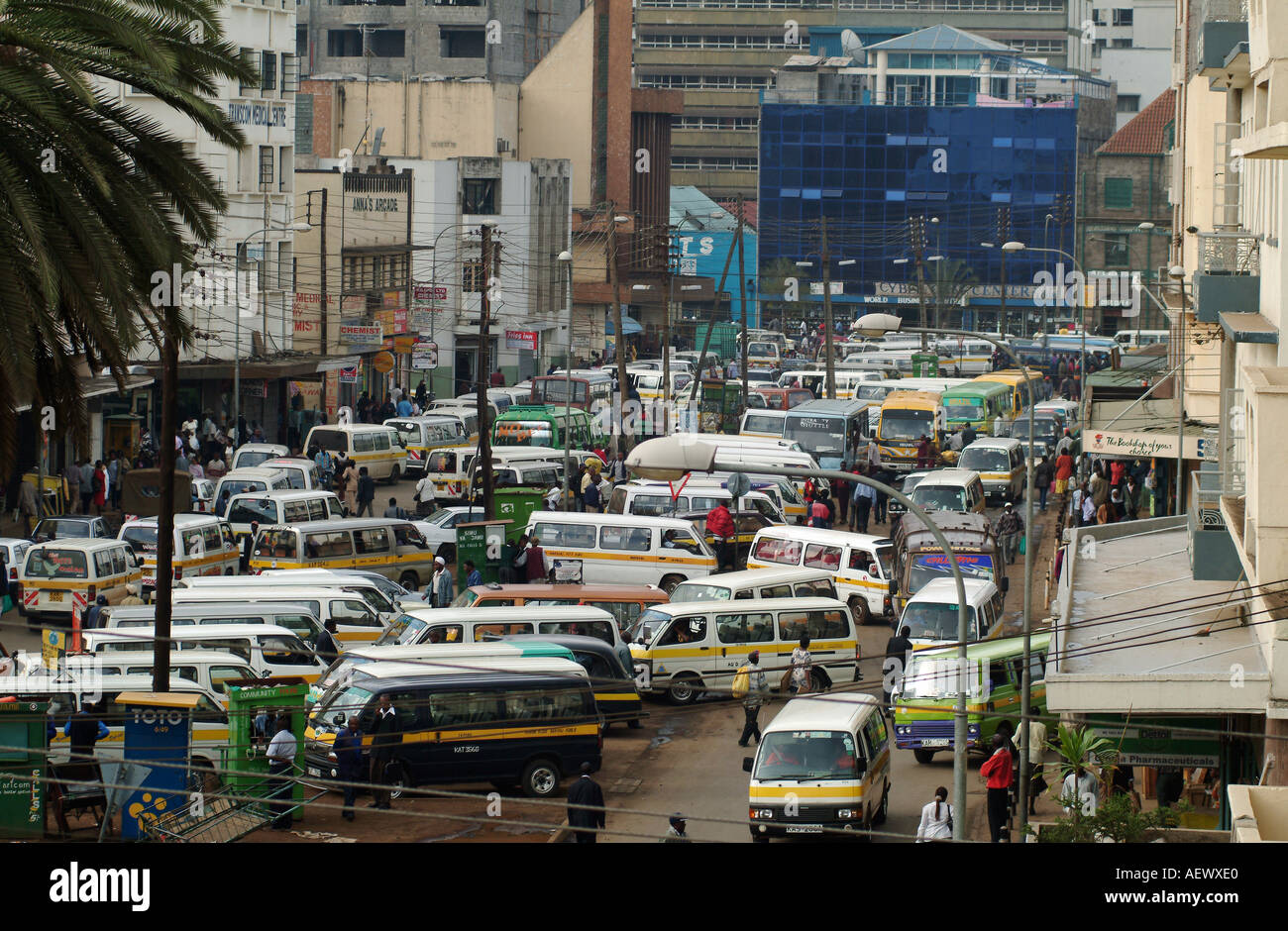Occupato con il traffico, Latema Road a Nairobi dal centro città. Nairobi, Kenya, Africa Foto Stock