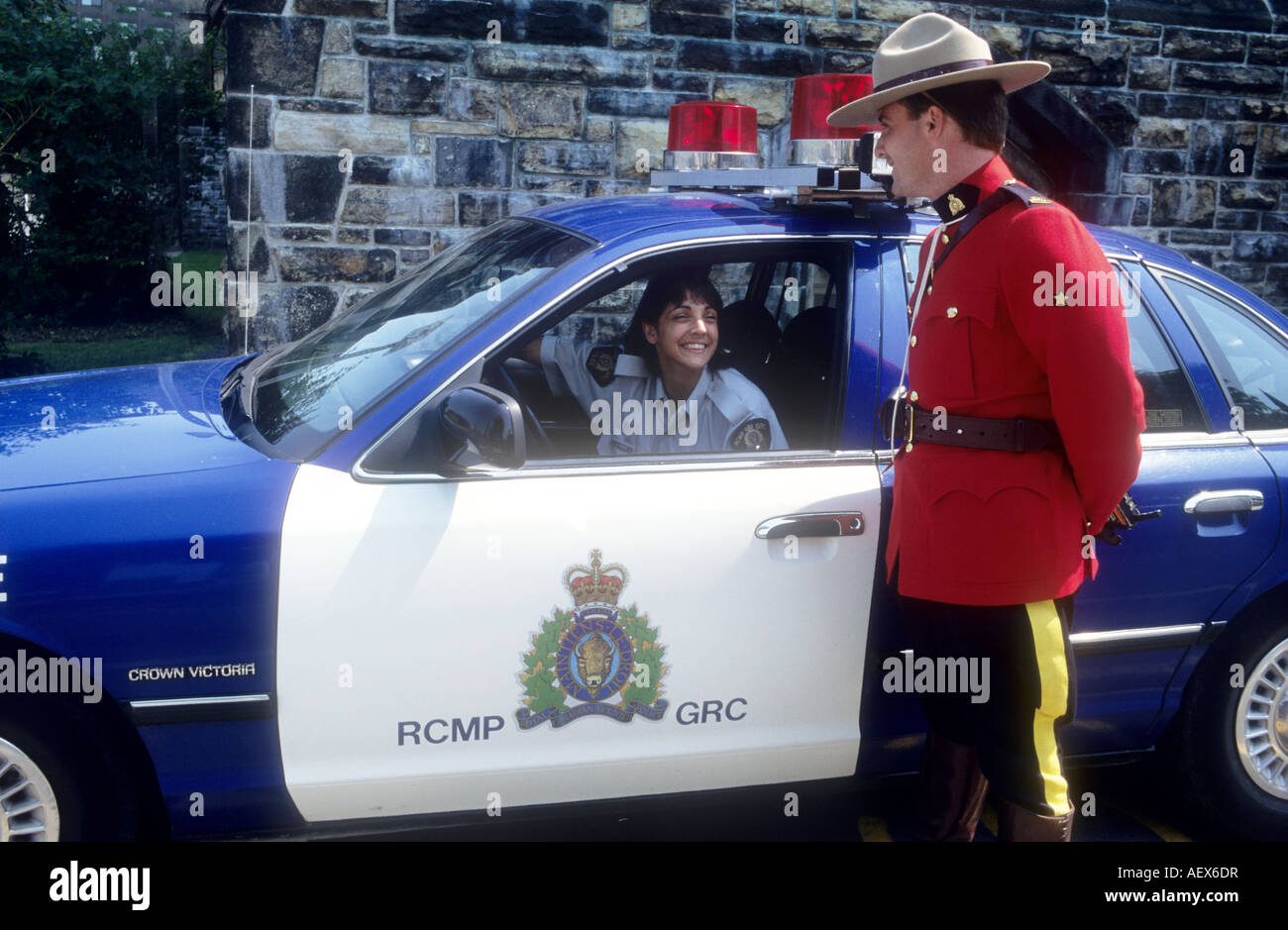A Ottawa in Canada ci sono i due elementi maschio e femmina della famosa e rinomata Royal Canadian polizia montata Foto Stock