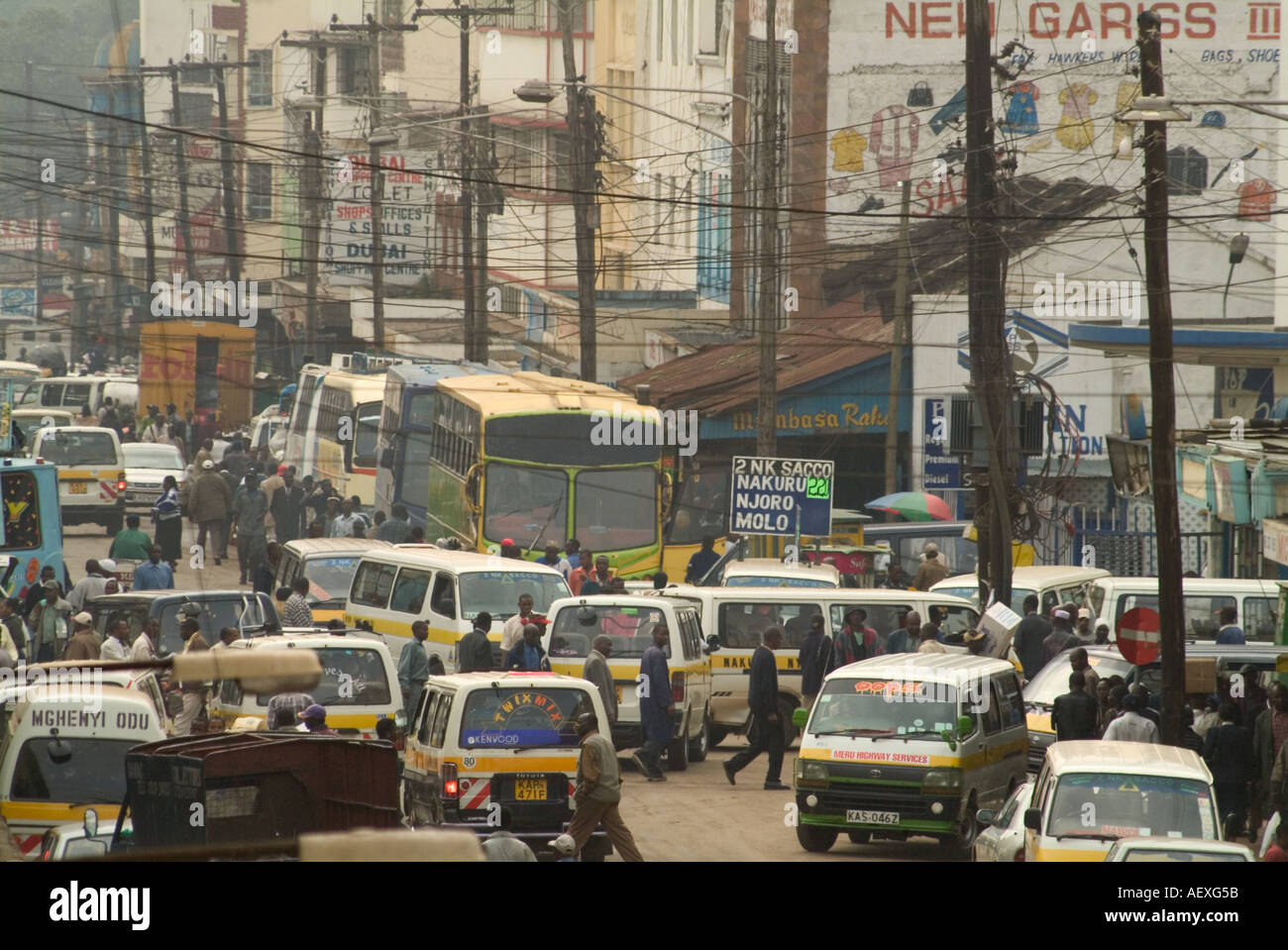 Latema trafficata strada in Kenya di Nairobi capitale. Kenya, Africa Foto Stock