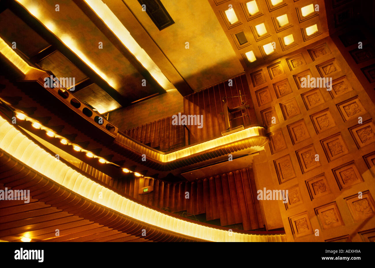 Interno dell'originale Savoy Theatre di Londra, Art Deco ispirato auditorium Foto Stock