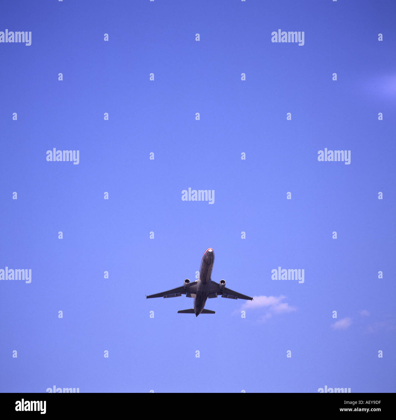 American Airlines aeromobile in volo da sotto 1995 Foto Stock