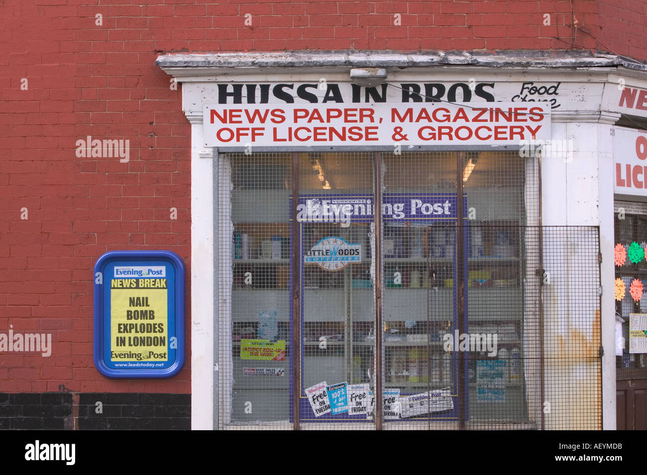 Giornale cartelloni proclamare più bombe a Londra al di fuori di un Asiam giornalai in beeston Leeds dove 2 dei kamikaze Foto Stock