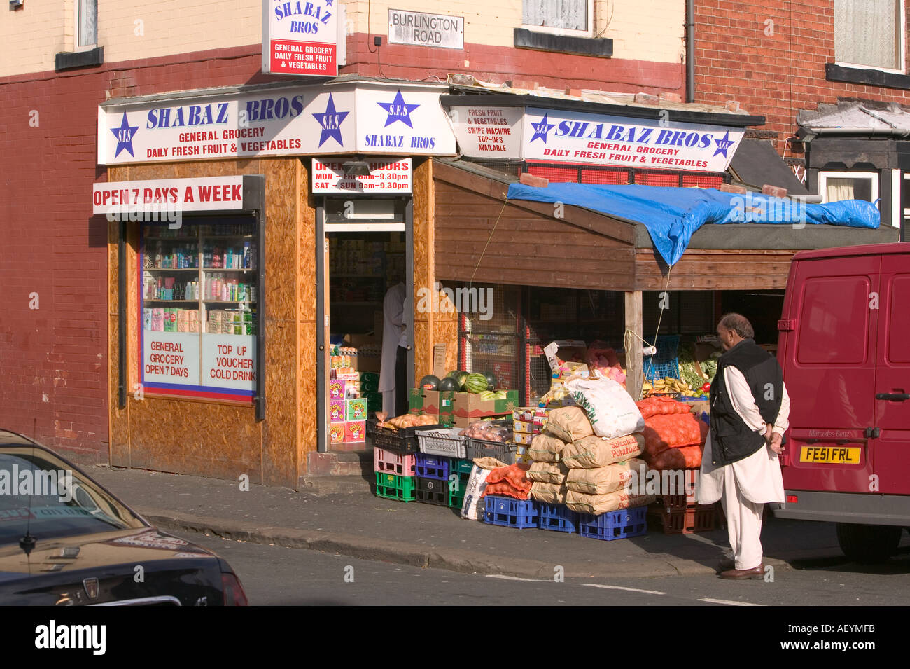 Un negozio asiatico in Beeston leeds home a due della Londra gli attentatori suicidi Foto Stock