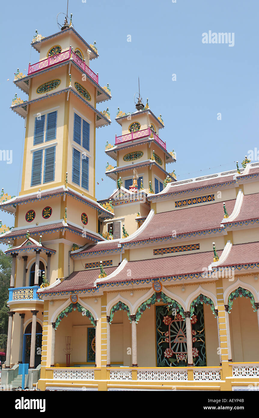 Vista esterna del CAO DAI TEMPLE, Tay Ninh, VIETNAM Foto Stock