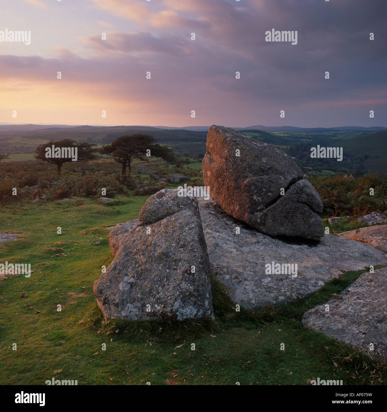 Combestone Tor al tramonto, Dartmoor Devon, Regno Unito Foto Stock