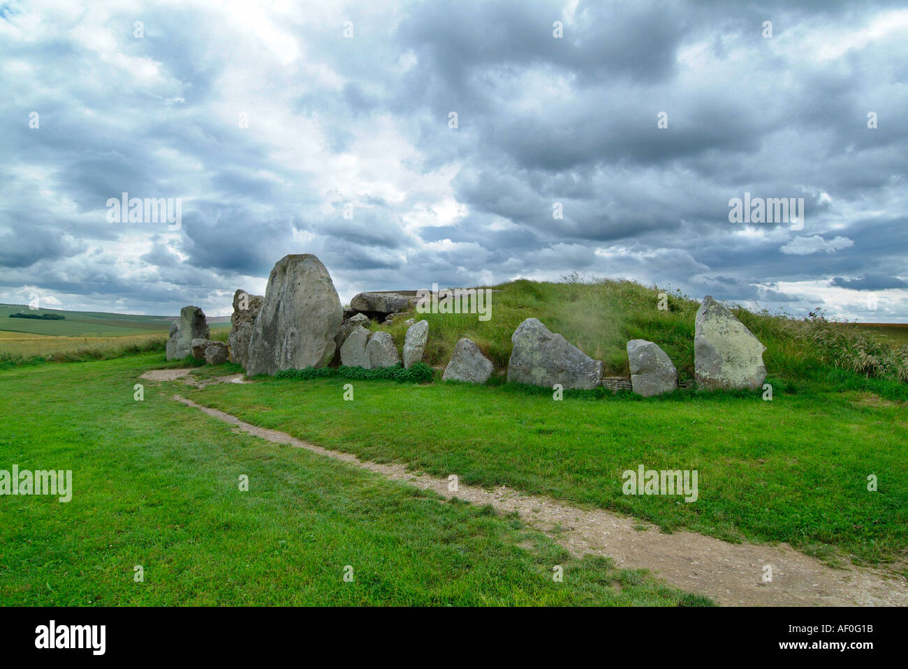 Esterno di Avebury West Kennet Neolitico Long Barrow sepoltura camera Wiltshire, Inghilterra UK GB EU Europe Foto Stock