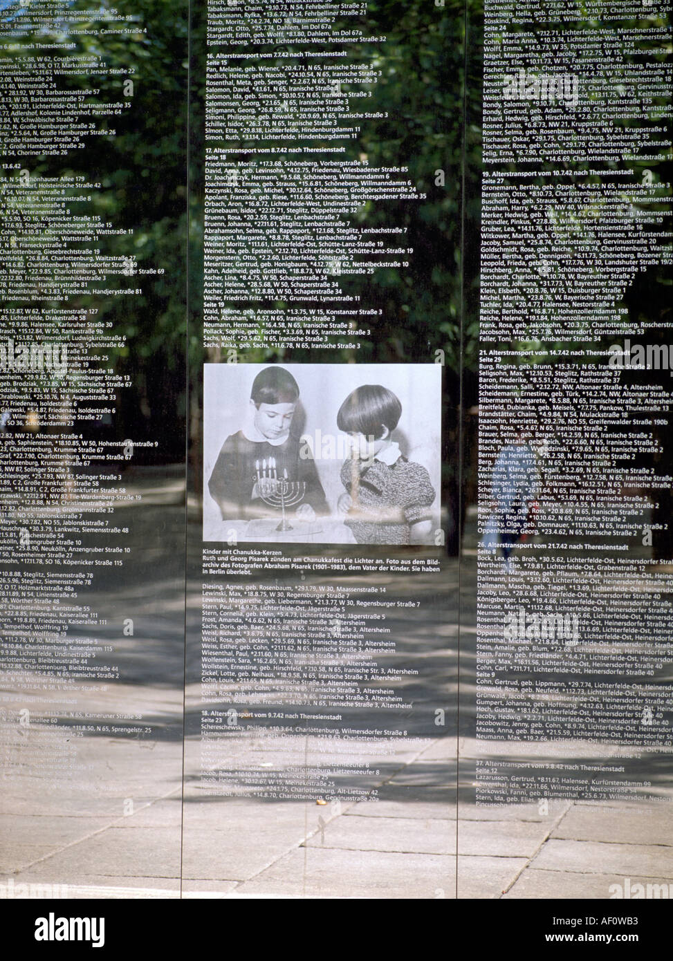 Berlino, Hermann-Ehlers-Platz, Spiegelwand für die jüdischen cittadino von Steglitz Foto Stock