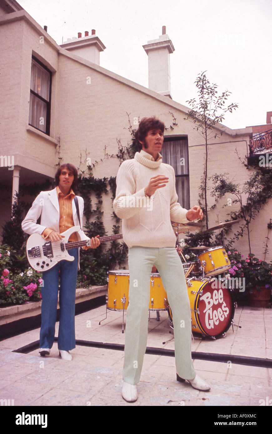BEE GEES nel maggio 1968 durante la registrazione video sul giardino del tetto del loro manager Robert Stigwood. Foto Tony Gale Foto Stock
