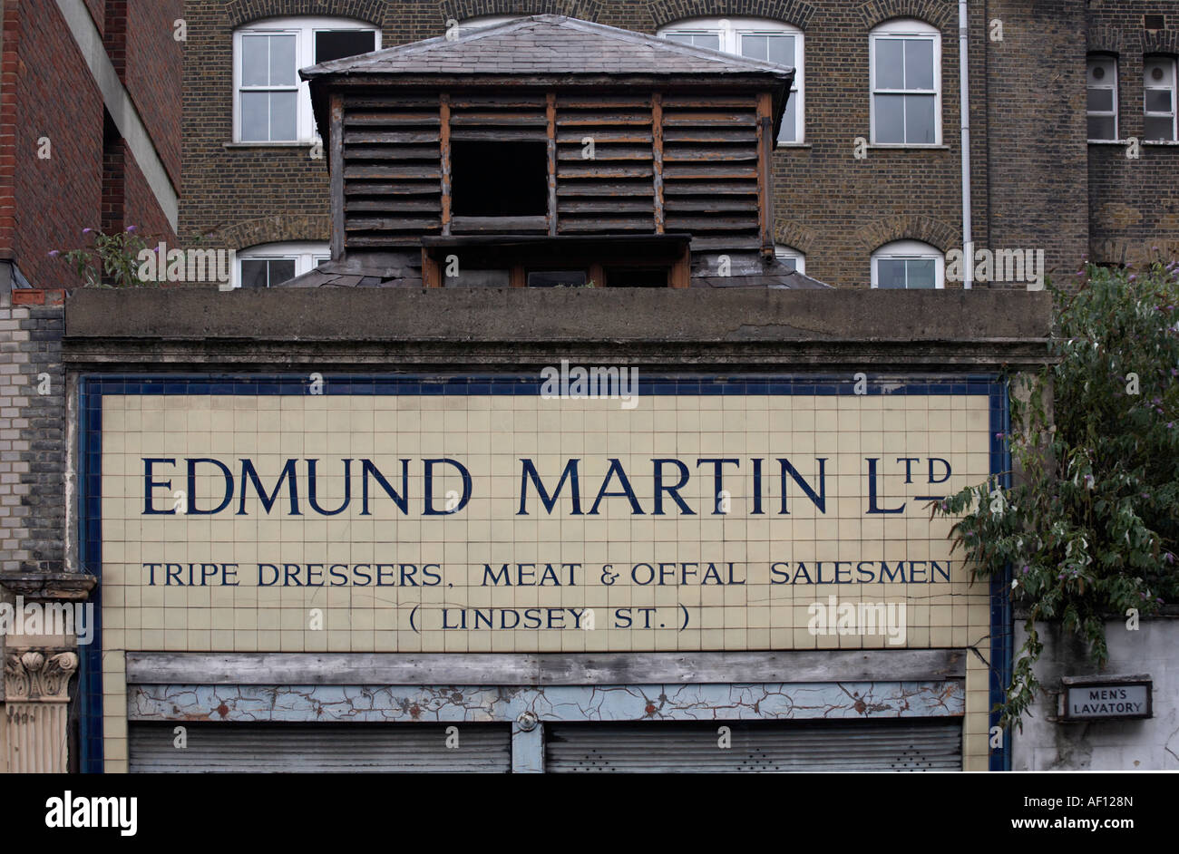 Butcher s nei pressi di carne di Smithfield Market East London Inghilterra England Foto Stock