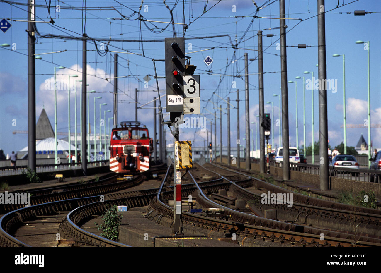 Treno di manutenzione in esecuzione sulla luce urbano sistema ferroviario a Colonia, Renania settentrionale-Vestfalia (Germania). Foto Stock
