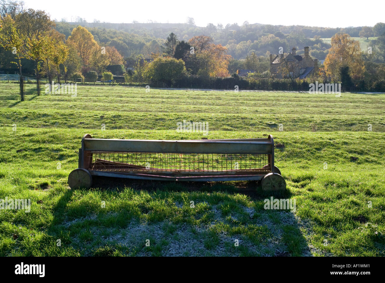 In autunno e un campo medievale di ridge e il solco di Cotswolds in legno Stanway, Gloucestershire Foto Stock