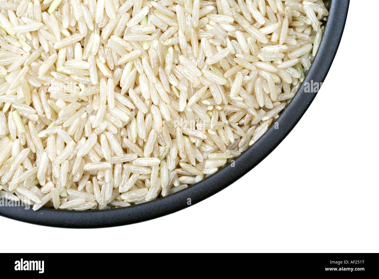 Ciotola di riso bianco crudo grani come un alimento contro uno sfondo bianco con n. di persone Foto Stock