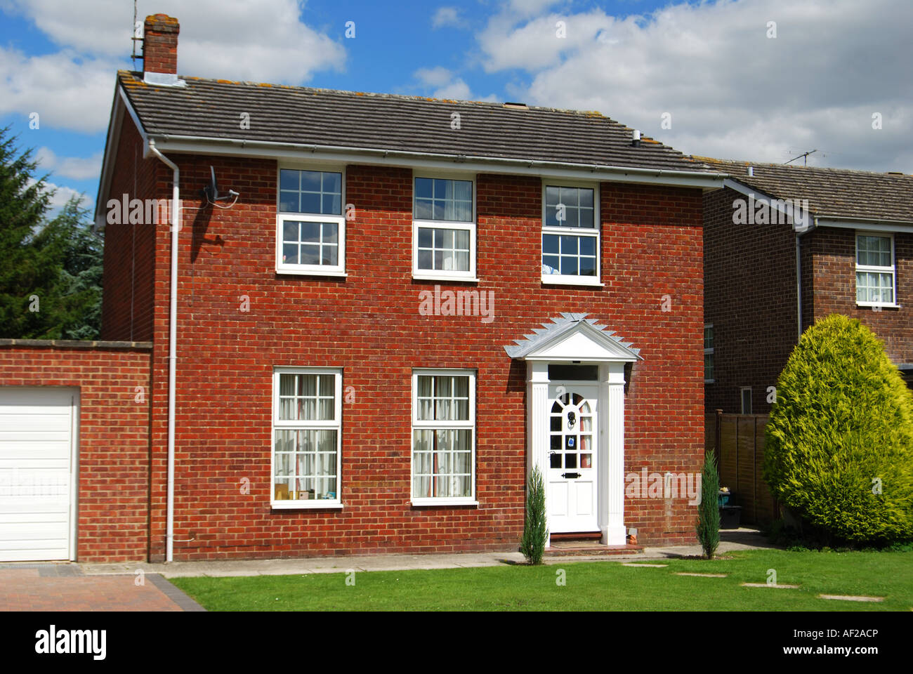Case indipendenti moderne, Barratt Homes Development, Edwinstowe, Nottinghamshire, Inghilterra, Regno Unito Foto Stock