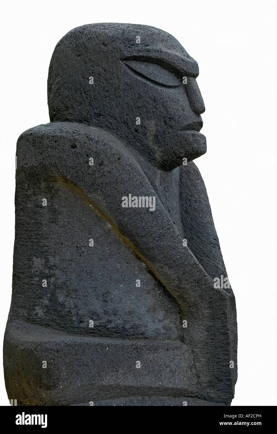 Immagine isolata di un tradizionale Tiki statua sulla Bora Bora Polinesia Francese Foto Stock