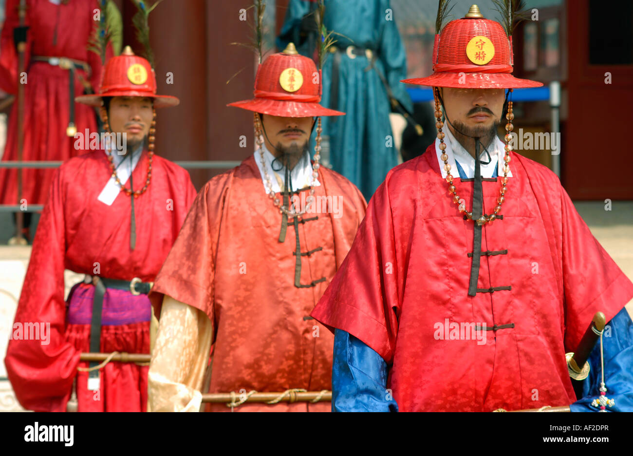 Membri della Guardia Imperiale Coreana durante una cerimonia al Palazzo Gyeongbokgung a Seoul Corea del Sud Foto Stock