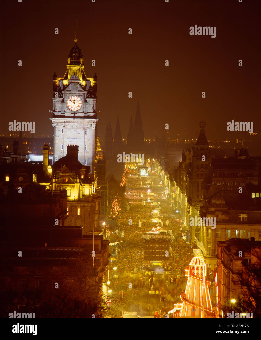 Hogmanay Party in Princes Street, Edimburgo, Scozia, Regno Unito. Vista da Calton Hill Foto Stock