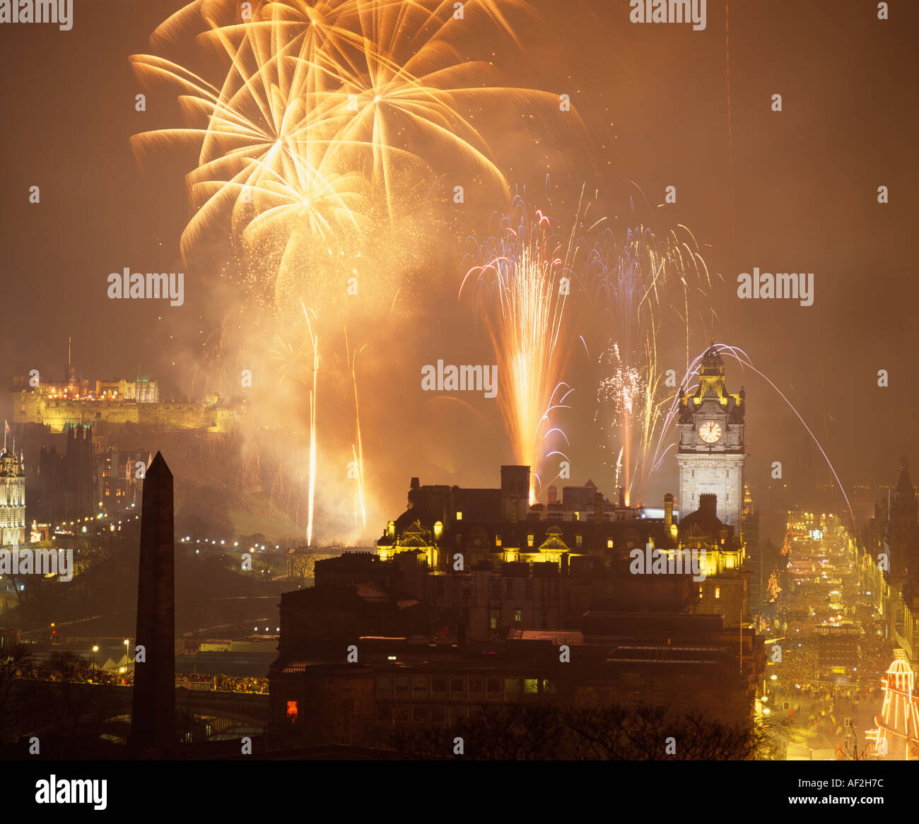 Hogmanay Party in Princes Street, Edimburgo, Scozia, Regno Unito. Vista da Calton Hill Foto Stock