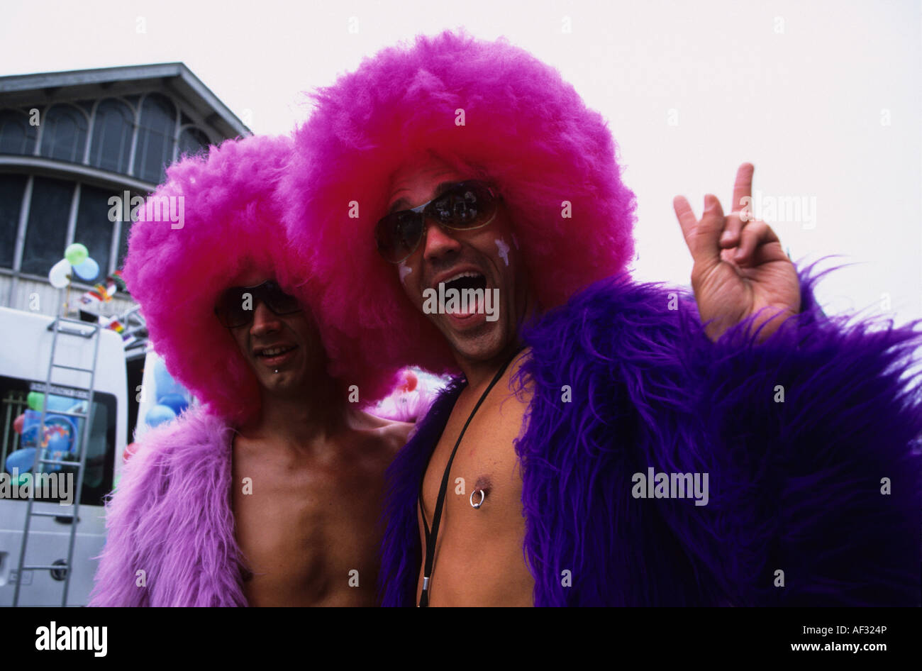 Parrucca indossando Festaioli a Gay Pride Foto Stock