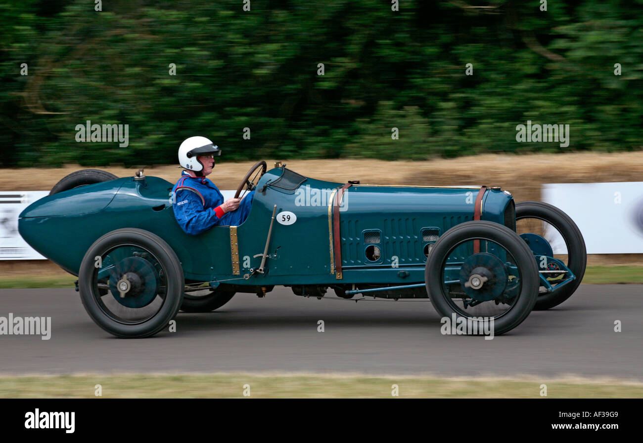 1920 scrutinio 8 dritto sul hillclimb al Festival di Goodwood di velocità, Sussex, Inghilterra. Foto Stock