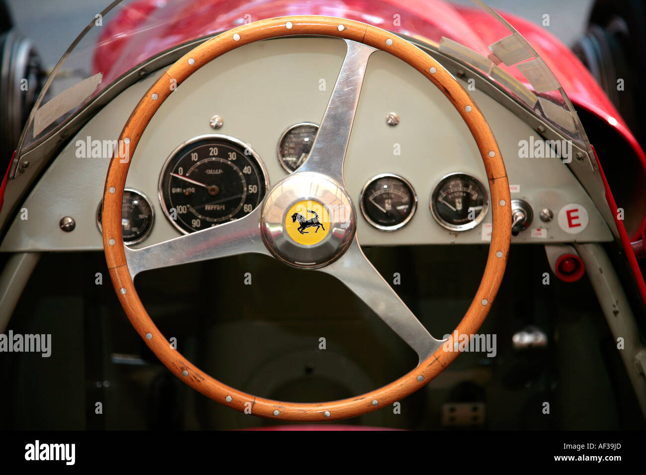 1952 Ferrari 500/625 cockpit e la ruota al Festival di Goodwood di velocità, Sussex, Inghilterra. Foto Stock