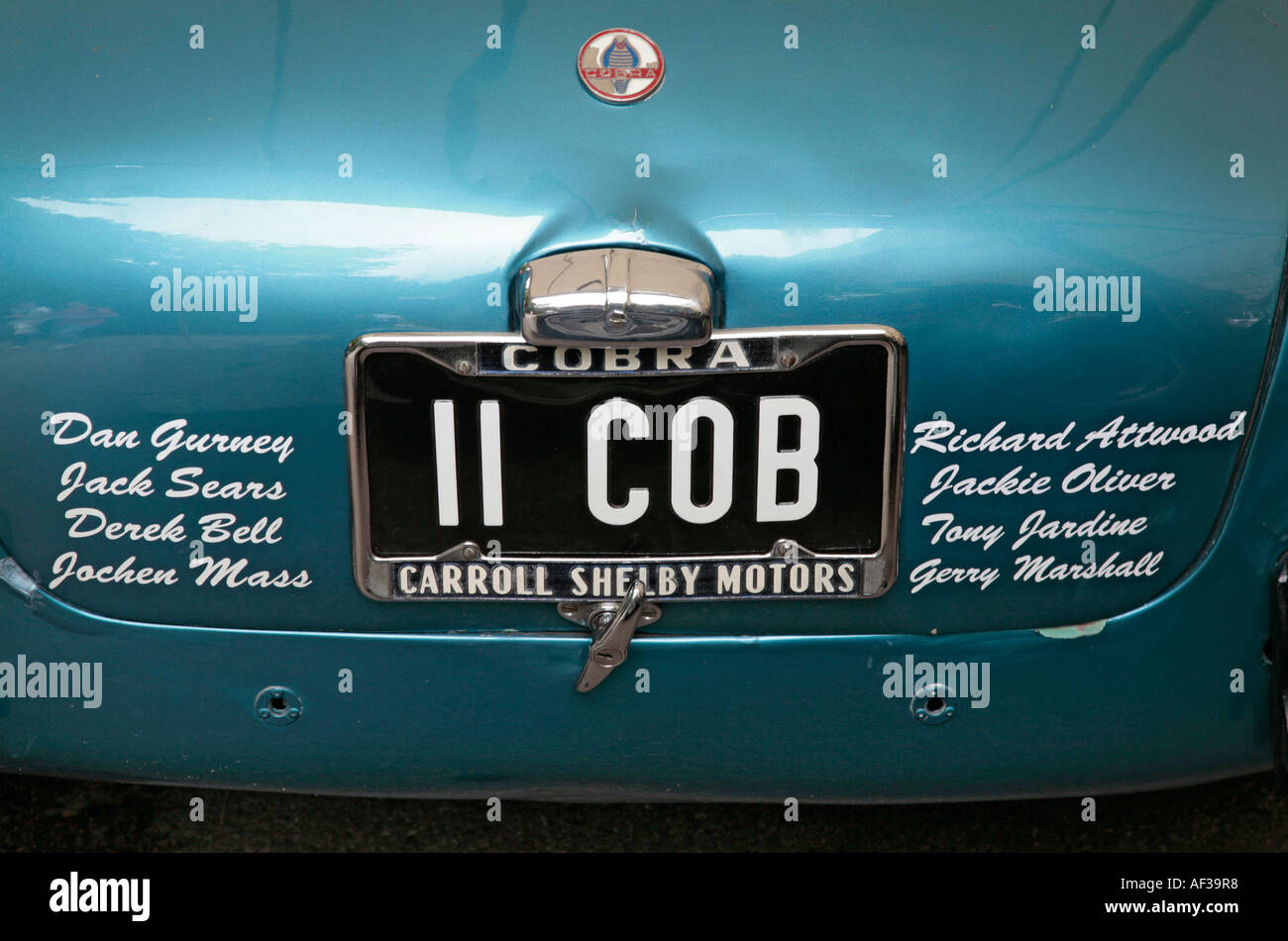 Il famoso 11COB Shelby Cobra con il suo sportello del bagagliaio adornata con i nomi dei suoi piloti. Foto Stock
