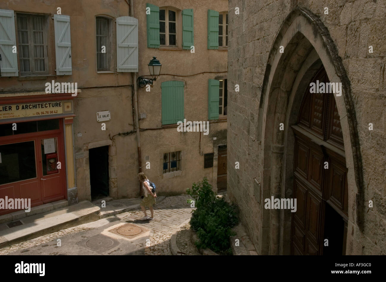Rue du Valat nella città vecchia di Seillans Provence Francia Foto Stock