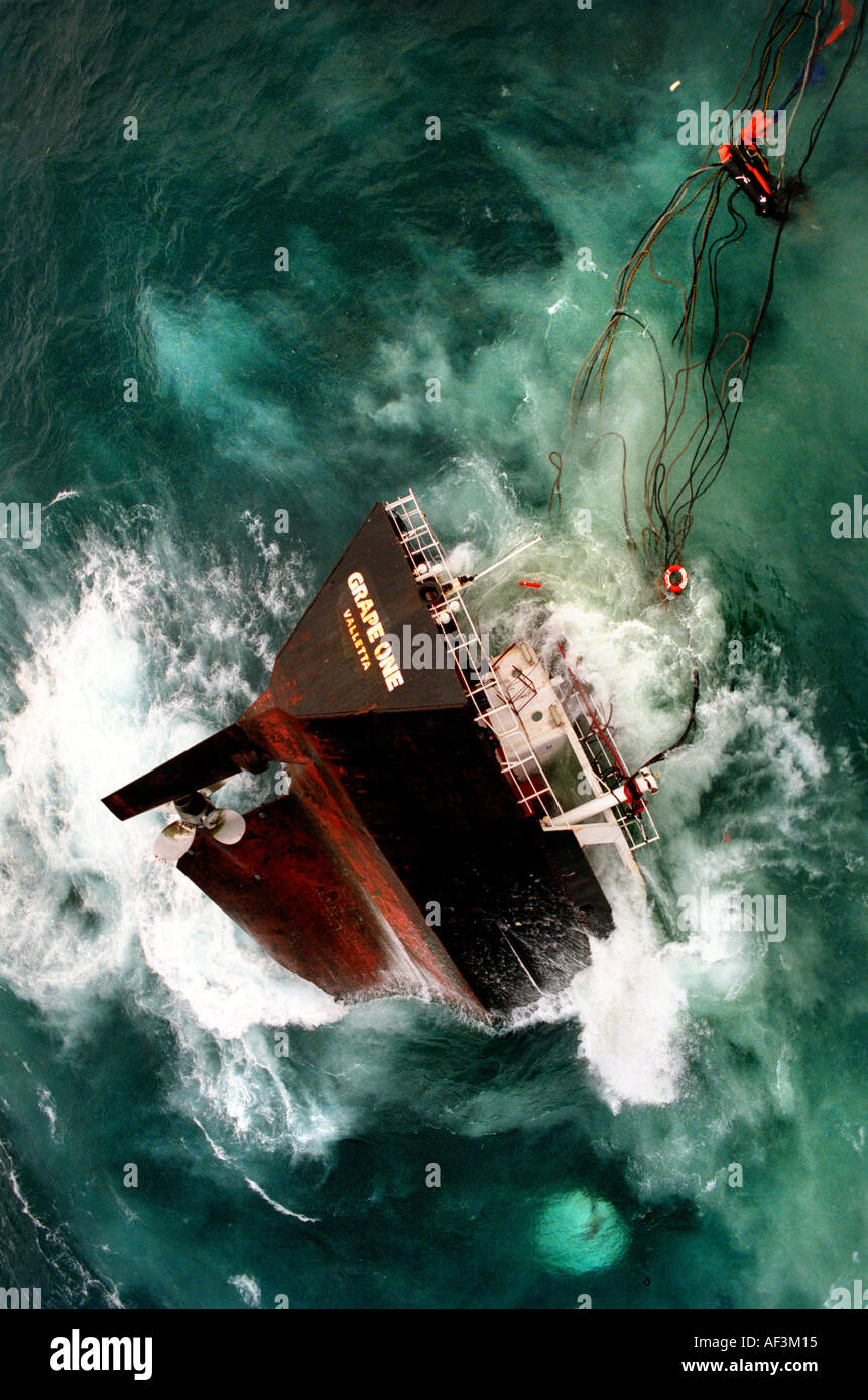 La nave cisterna uva uno affonda nel canale inglese off Cornovaglia dopo assunzione di acqua in caso di forti temporali Foto Stock