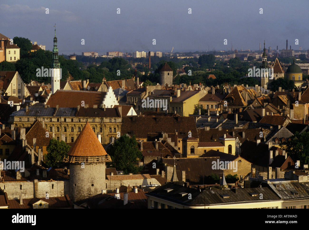 Tallinn Estonia anni '80. Un paese baltico facente parte dell'URSS. Tetti di paesaggio urbano. anni ottanta. HOMER SYKES Foto Stock