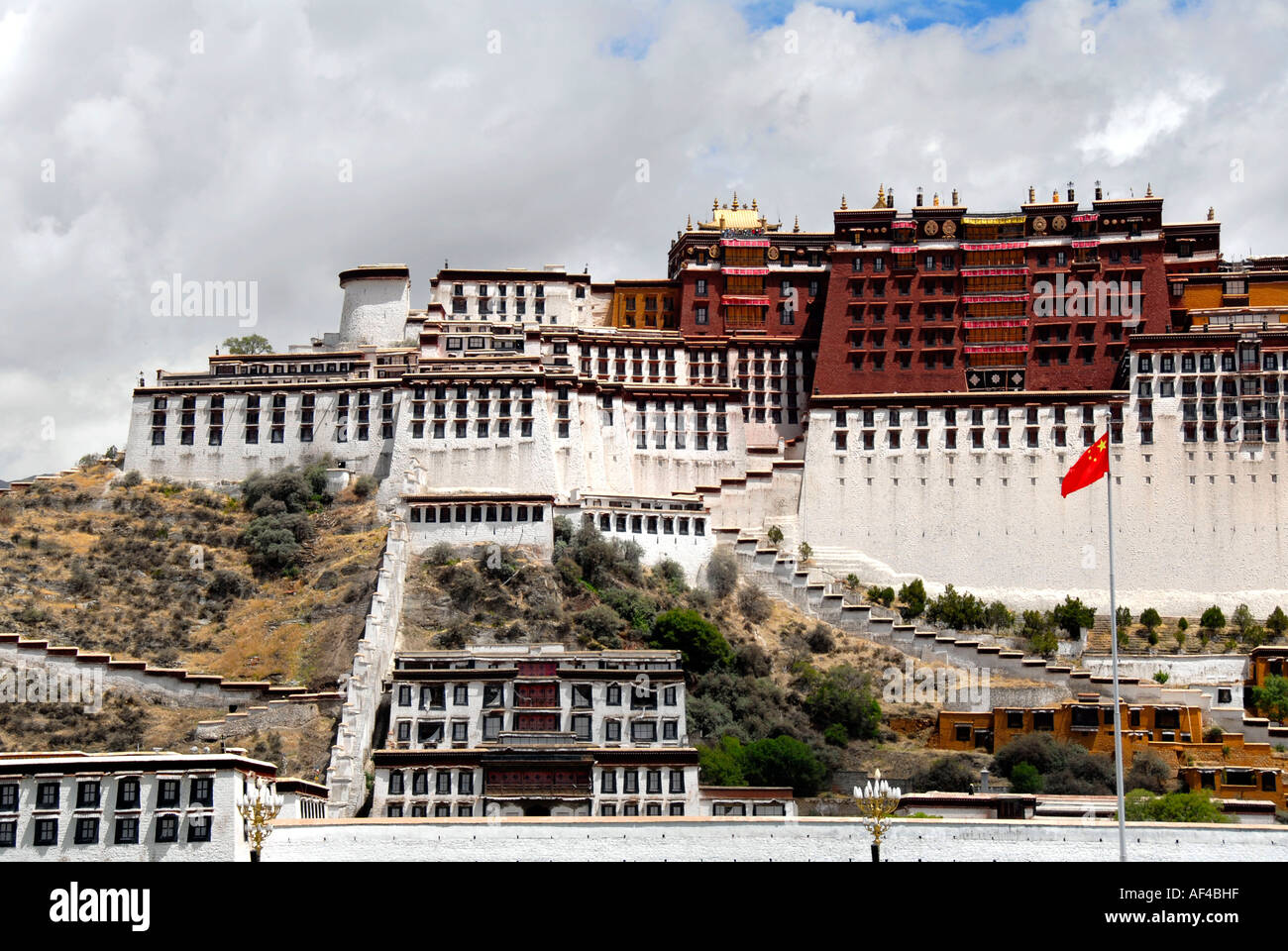 Fianco occidentale del Potala con Palazzo Rosso Lhasa Tibet Cina Foto Stock