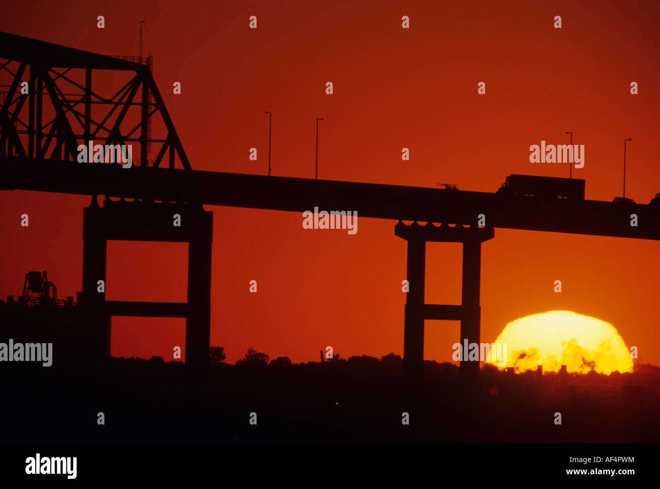 Stati Uniti Maryland tramonto dietro la Francis Scott Key Bridge lungo Baltimore Beltway Foto Stock