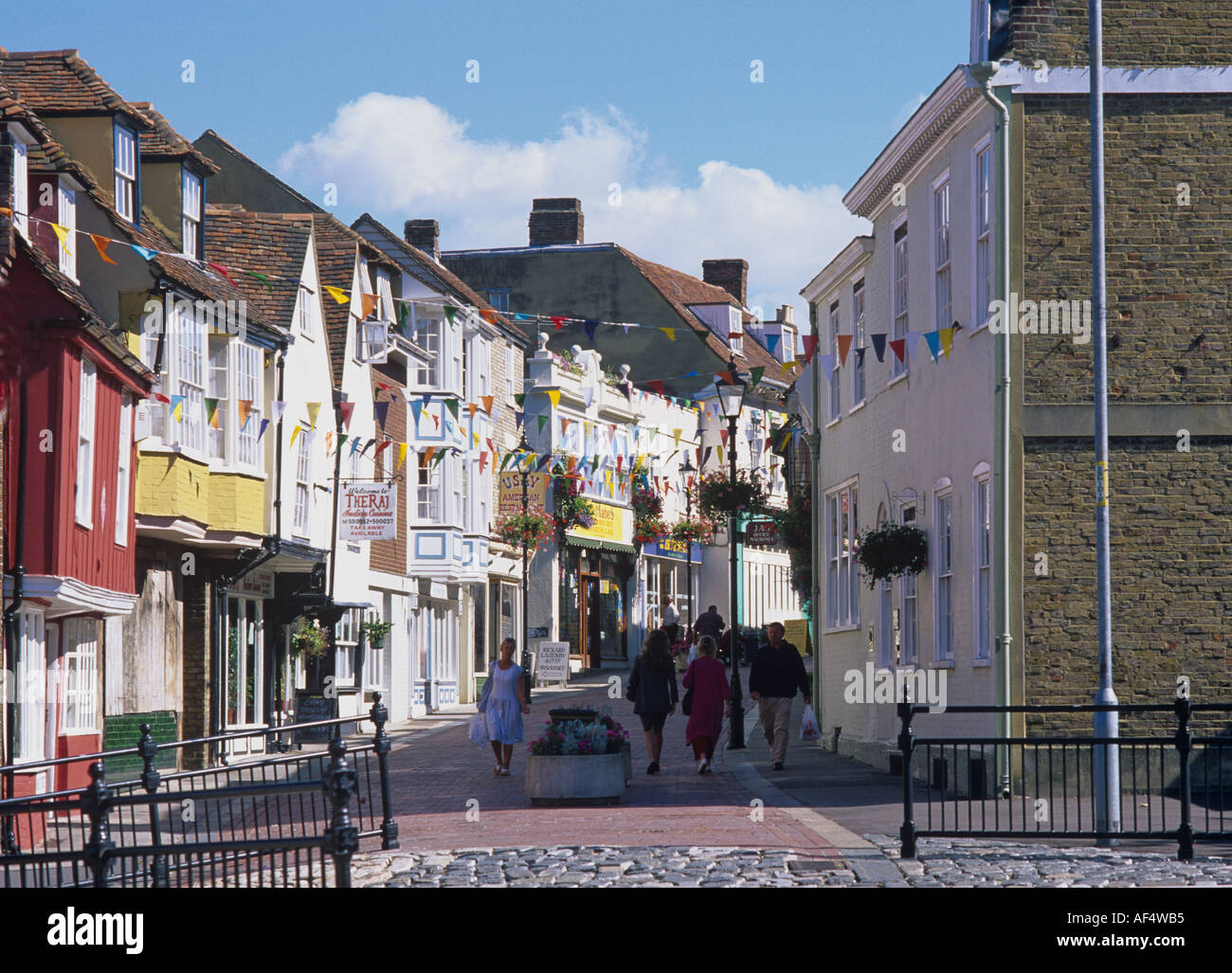 La strada dello shopping di Faversham con georgiano e reggenza fronti Kent Foto Stock