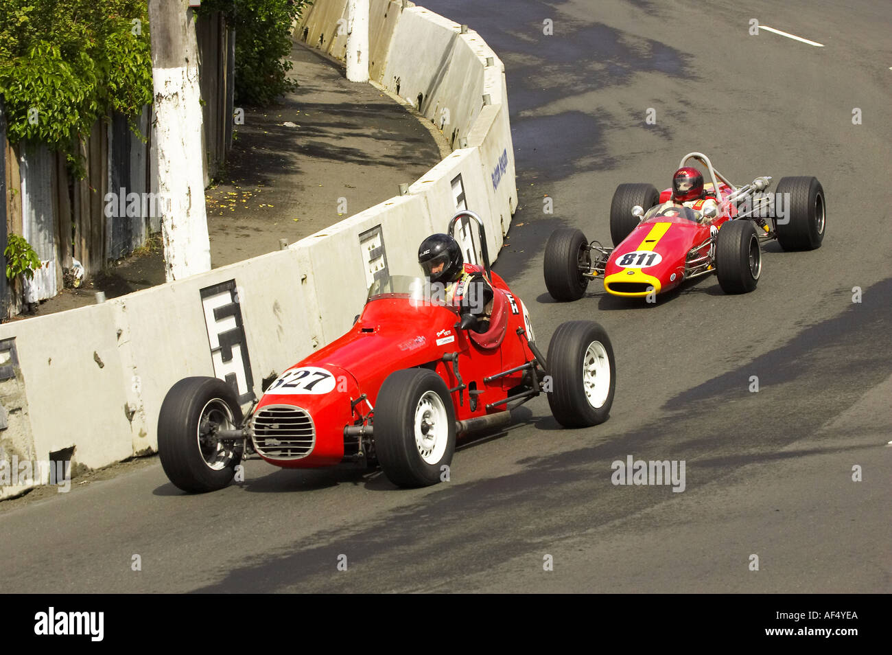 Speciale CAE 1959 e Brabham BT21R 1967 Classic Street Racing Dunedin Isola del Sud della Nuova Zelanda Foto Stock