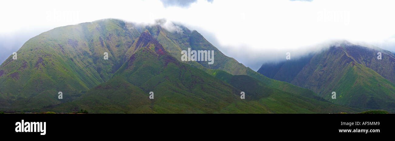 West Maui Mountans come visto da di Lahaina, Hawaii, STATI UNITI D'AMERICA Foto Stock